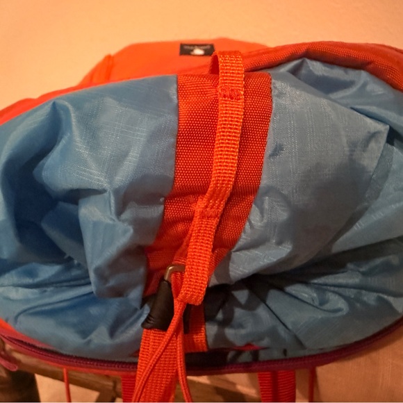 Cotopaxi Vibrant Orange and Blue Cada Día 20L Backpack with laptop compartment - Picture 3 of 10